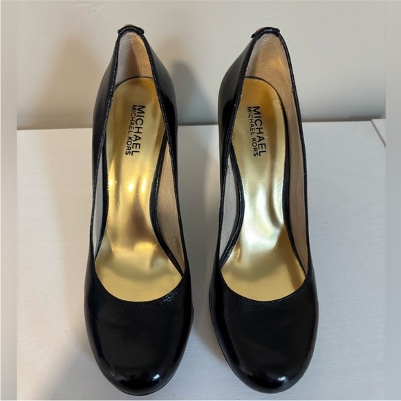 Michael Kors Classic Black Pumps - Picture 2 of 7